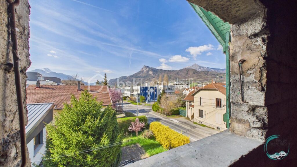 Maison individuelle à rénover – Fort potentiel – Cluses – 6 pièces – 5 chambres – 226 m²