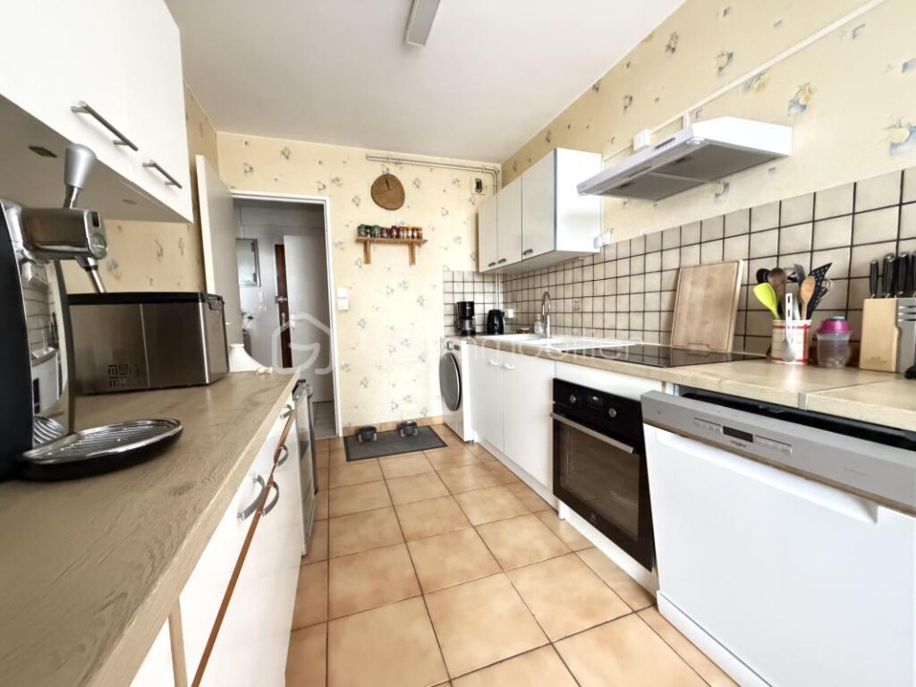 Bel appartement spatieux de 73m2 avec loggia – 3 pièces – 2 chambres – 73 m²