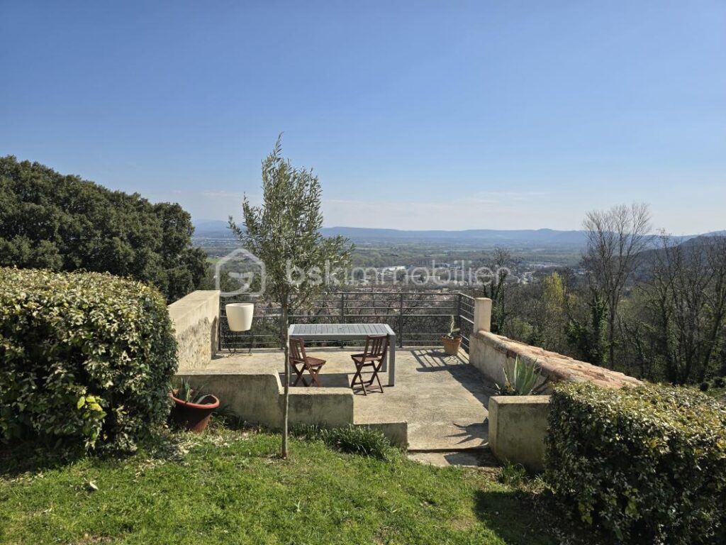 Maison Atypique avec jardin au Teil – 6 pièces – 4 chambres – 142 m²