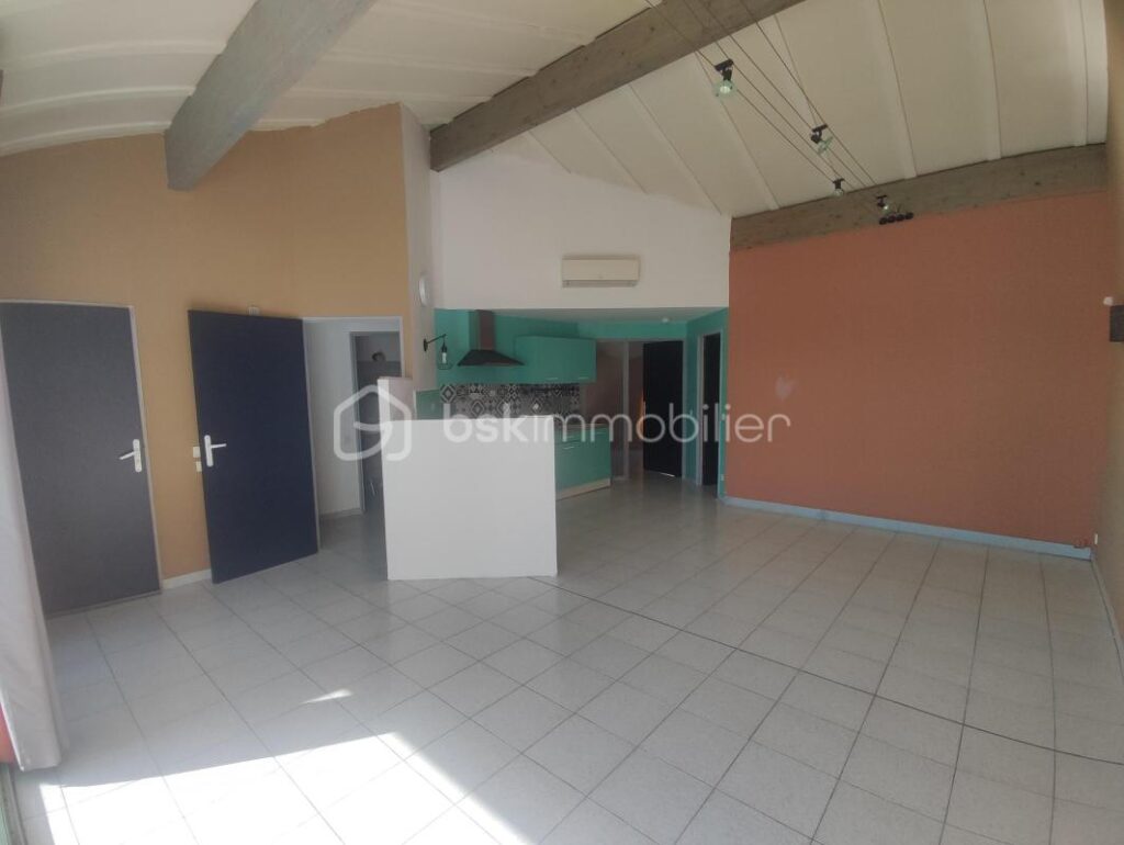 Appartement T3 de 68m² – Balcon avec vue dégagée – Cour privée – 3 pièces – 2 chambres – 68 m²