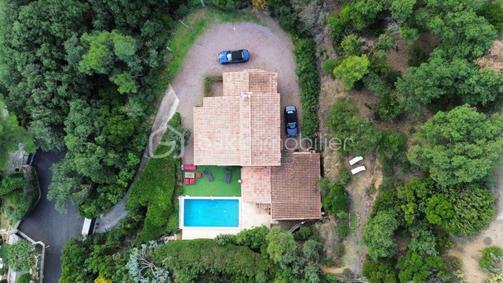 Villa vue, mer, spacieuse à Saint Aygulf 163 m² – 6 pièces – 5 chambres – 163 m²