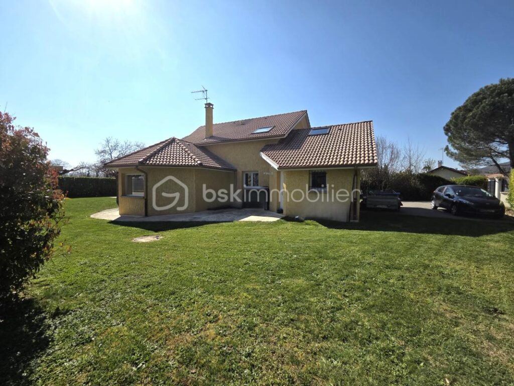 Villa contemporraine 490 000 € – 7 pièces – 5 chambres – 161 m²