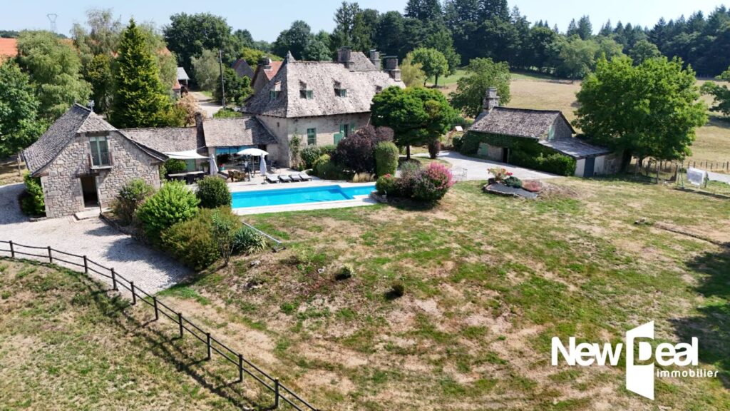 Propriété de charme en pierre – 290 m² – vue dominante – cadre d’exception – 10 pièces – 4 chambres – 230 m²