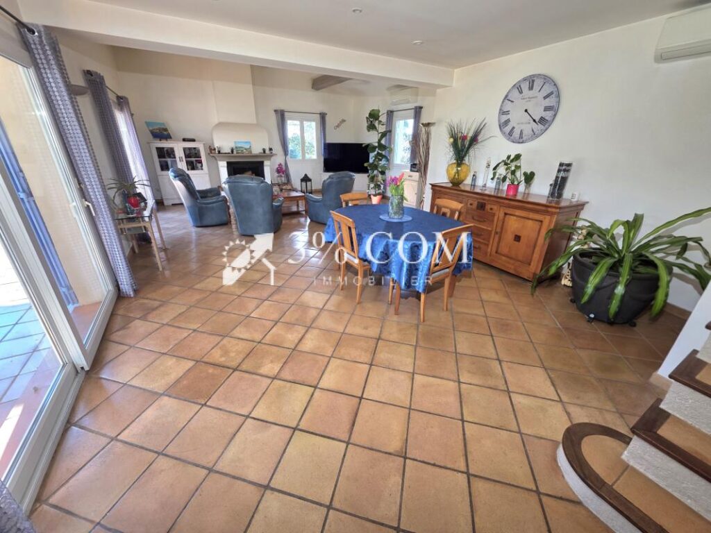 Grande villa dans quartier verdoyant – 6 pièces – 4 chambres – 145 m²