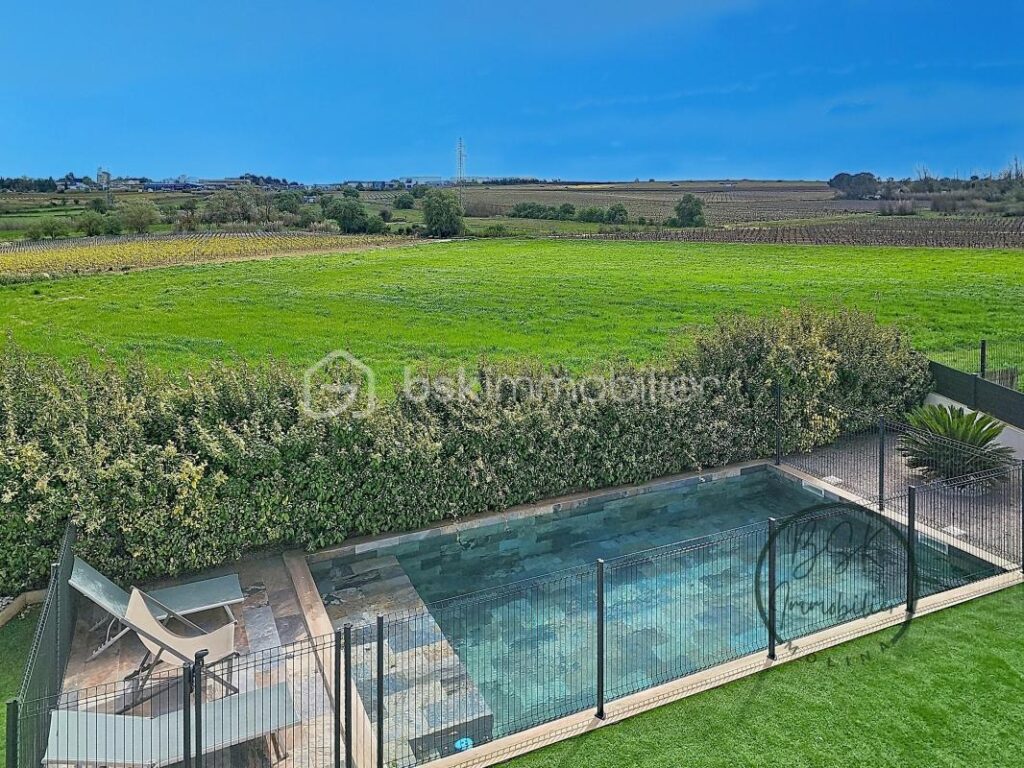 VILLA MODERNE AVEC GARAGE, PISCINE ET VUE CAMPAGNE À COLOMBIERS – 4 pièces – 2 chambres – 103 m²