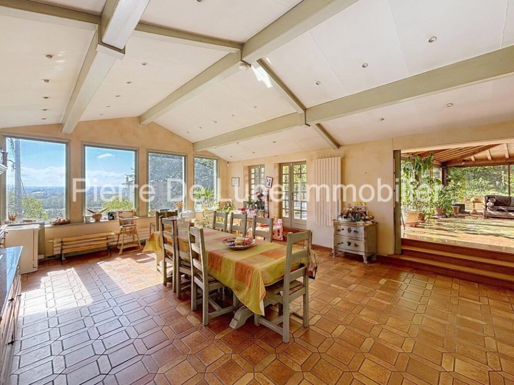 Propriété de caractère avec vue panoramique – 10 pièces – 4 chambres – 426 m²