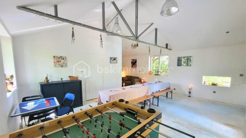 Domaine de charme 2 logements – 5 gîtes – piscine – NR pièces – 11 chambres – 390 m²