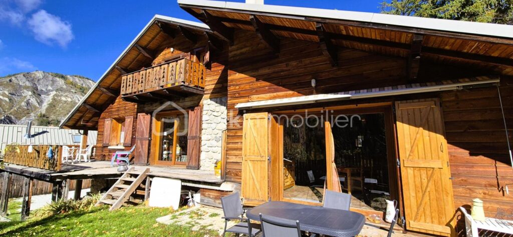 A ALLOS – MAGNIFIQUE CHALET INDIVIDUEL 5 PIÈCES – 197 m² – 8 pièces – 4 chambres – 197 m²