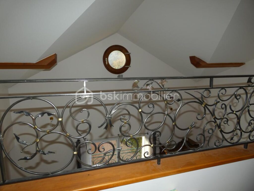 A proximité de Roanne, Villerest 42300, superbe maison de caractère, 9 pièces, 6 chambres, cadre de vie exceptionnel et vue panoramique sur le lac de VILLEREST – 9 pièces – 6 chambres – 377 m²