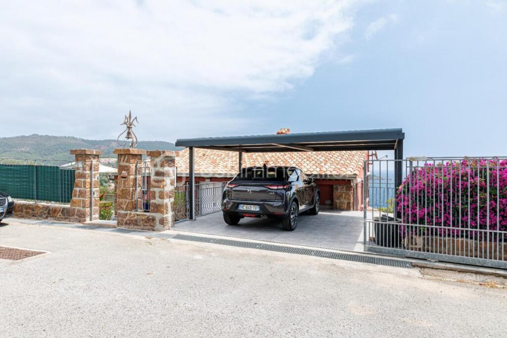 Superbe Maison rénovée de 219m2, 5 pièces, 4 chambres – Quartier du Trayas – 5 pièces – 4 chambres – 219 m²