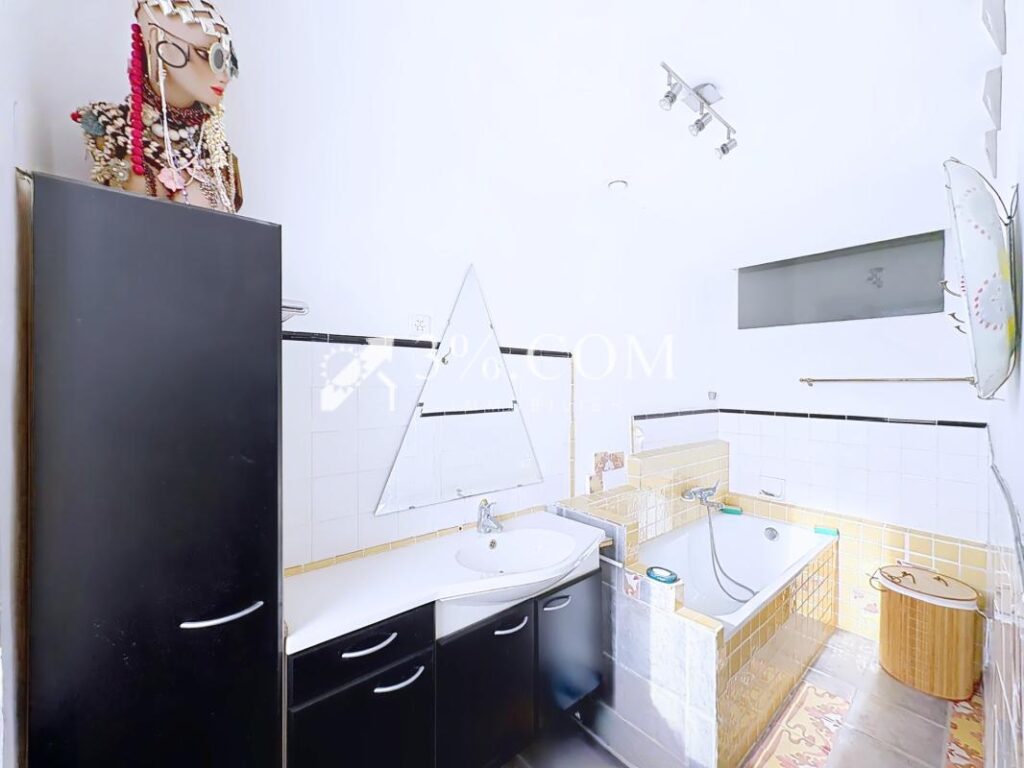 Maison atypique d’exception de 215 m2, 7 pièces, 3 chambres – 8 pièces – 3 chambres – 215 m²