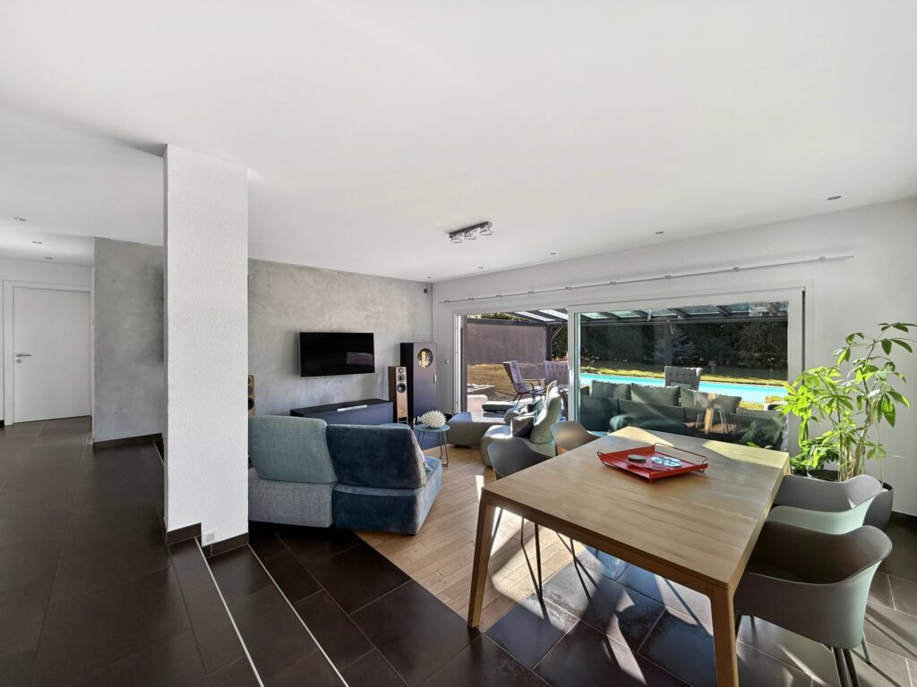 Villa contemporaine avec piscine à Fully ! – NR pièces – 5 chambres – 207 m²