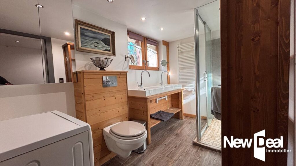 MAISON DE PAYS – 9 pièces – 5 Chambres – 265 m² surface Totale – Bergerie – Terrain 3610 m² – LES HOUCHES – 9 pièces – 5 chambres – 184 m²