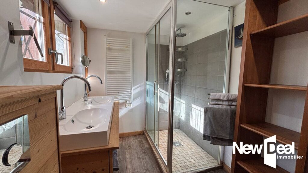 MAISON DE PAYS – 9 pièces – 5 Chambres – 265 m² surface Totale – Bergerie – Terrain 3610 m² – LES HOUCHES – 9 pièces – 5 chambres – 184 m²