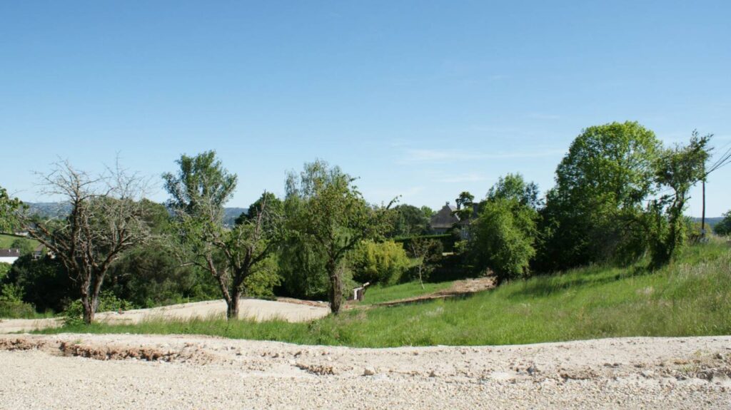 Terrain viabilisé 1005 m² avec superbe vue – NR pièces – NR chambres – 1005 m²
