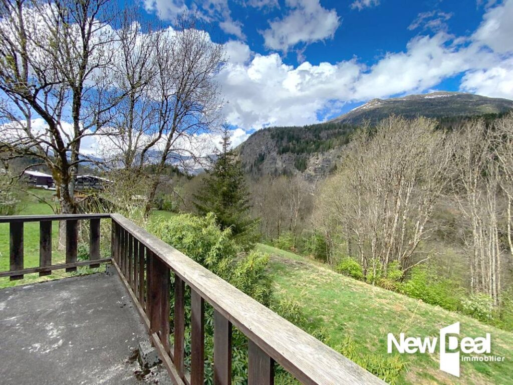 LES HOUCHES – MAISON DE PAYS – 15 pièces – 12 Chambres – 330 m² environ – Terrain 1897 m² – 15 pièces – 12 chambres – 333 m²