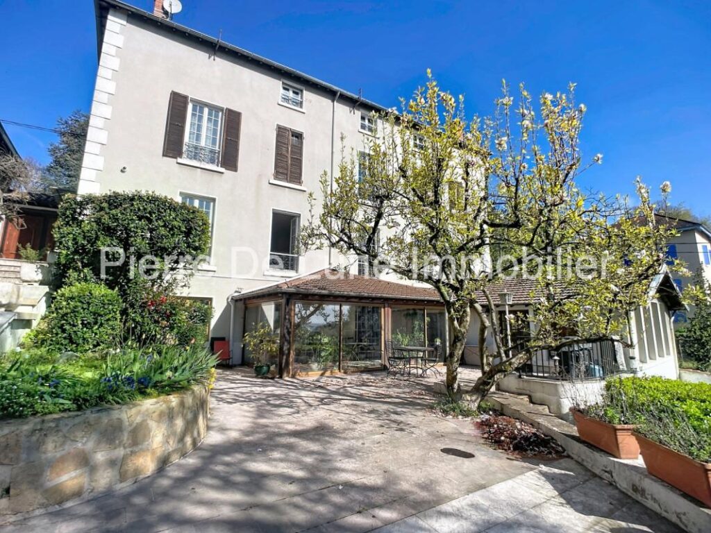 Propriété de caractère avec vue panoramique – 10 pièces – 4 chambres – 426 m²