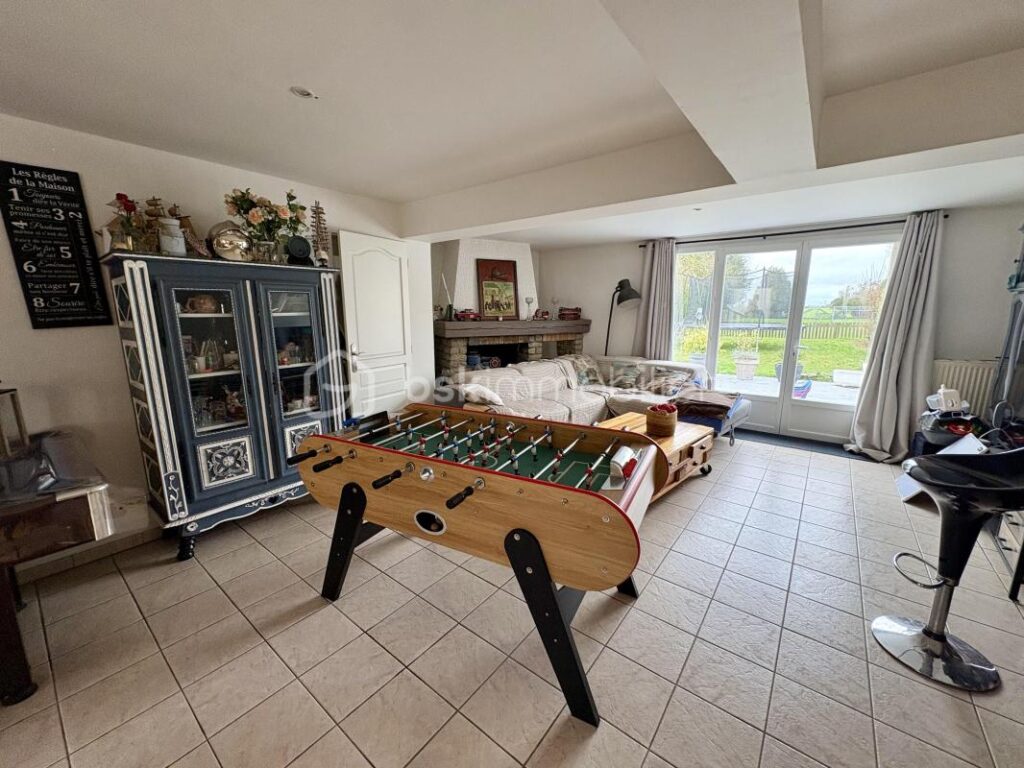 Grande maison familiale à la campagne – 6 chambres – Piscine couverte – Terrain avec dépendances – 10 pièces – 6 chambres – 205 m²