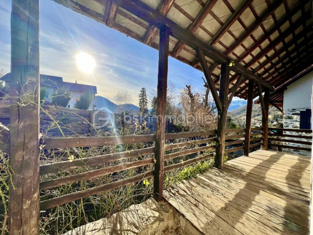 Charmante maison en pierres avec jardin – THEYS – 4 pièces – 2 chambres – 50 m²