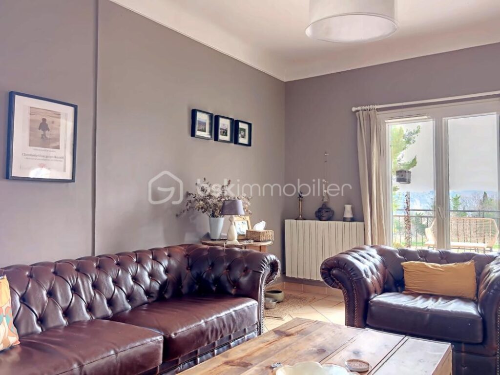 A VENDRE, PUYVERT, MAS DE 150 M² ENVIRON ET SURFACE A AMENAGER DE PLUS DE 100 m² AVEC PISCINE, POOL HOUSE SUR TERRAIN DE 2360 M² – 8 pièces – 3 chambres – 150 m²