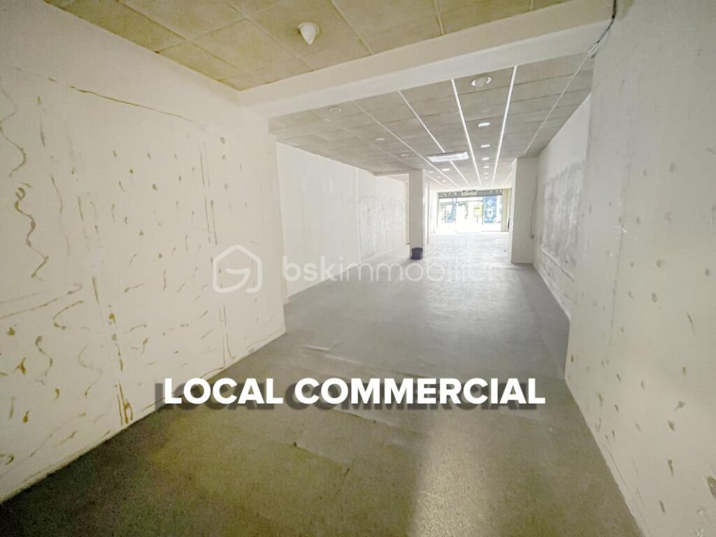 Douai hypercentre, immeuble mixte de 646 m2 (4 niveaux + caves) comprenant un local commercial, des bureaux et une surface habitable – 21 pièces – NR chambres – 646 m²