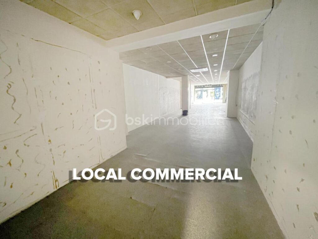 Douai hypercentre, immeuble mixte de 646 m2 (4 niveaux + caves) comprenant un local commercial, des bureaux et une surface habitable – 21 pièces – NR chambres – 625 m²