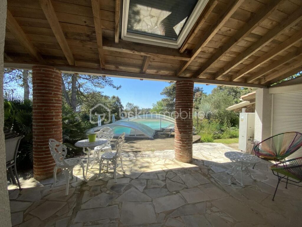 MAISON DE 190 m2-TERRAIN 15199 M2- 4 CHAMBRES-2 SALLES D’EAU-2 WC-PISCINE-GARAGE-ECURIE 33M2 – 7 pièces – 4 chambres – 190 m²