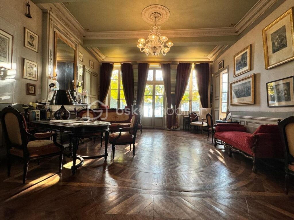 Demeure en pierres centre ville – 13 pièces – 7 chambres – 360 m²