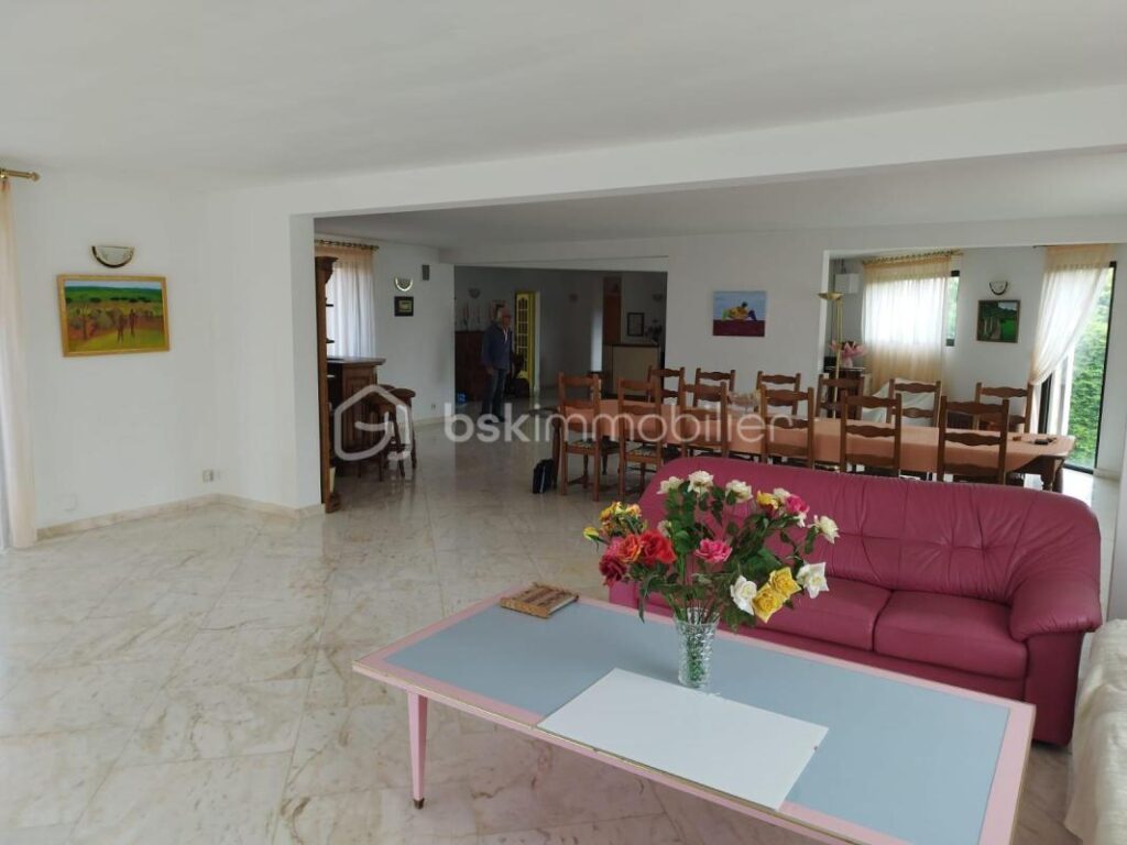 belle demeure de 420 m² sur grand terrain avec piscine – 11 pièces – 6 chambres – 422 m²