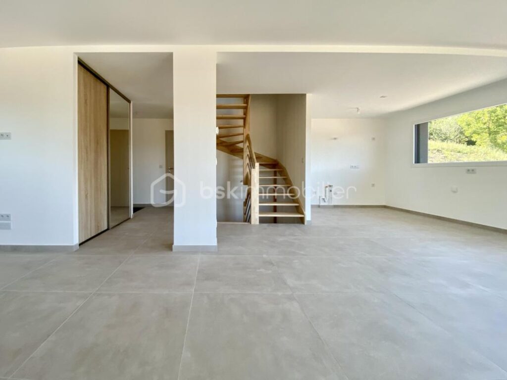 Magnifique maison 5 pièces sur 1088m2 de terrain à l&rsquo;entrée de Sillingy – 5 pièces – 4 chambres – 154 m²