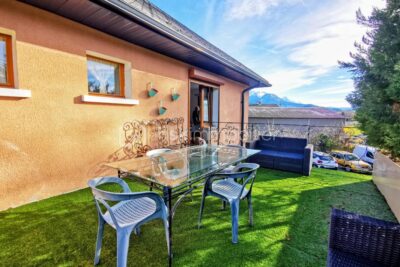 LA MURE SUD (38350) – VUE SUR L’OBIOU – Sur une parcelle de 1 380m², Grande MAISON FAMILIALE de 222 m² + 229 m² de dépendances – 10 pièces – 5 chambres – 222 m²