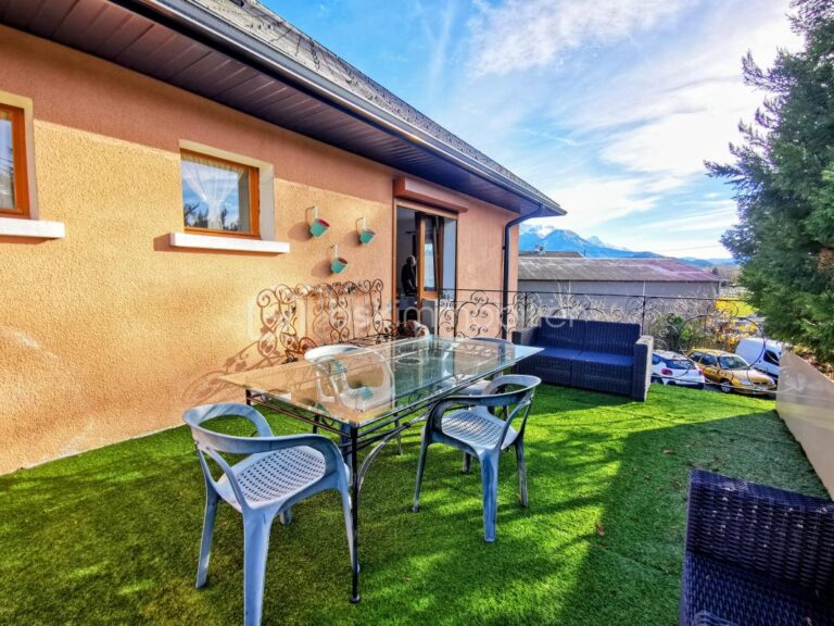 LA MURE SUD (38350) – VUE SUR L’OBIOU – Sur une parcelle de 1 380m², Grande MAISON FAMILIALE de 222 m² + 229 m² de dépendances – 10 pièces – 5 chambres – 222 m²