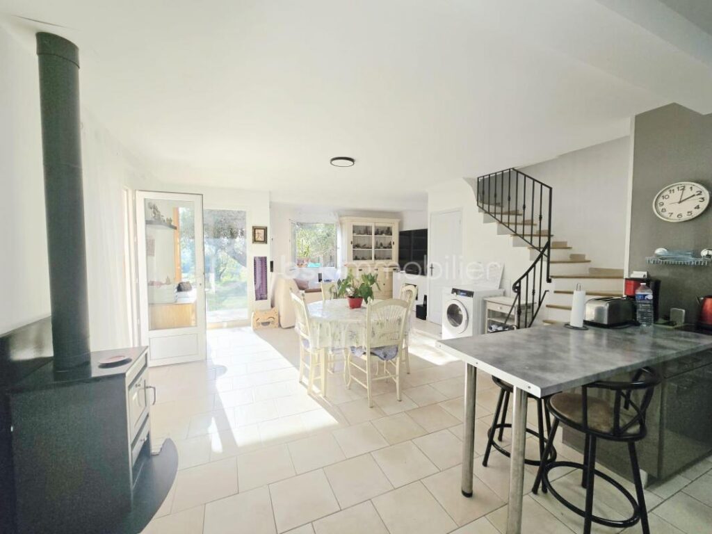 FAYENCE VENTE MAISON 4 PIECES PROCHE COMMERCES ET ECOLES – 4 pièces – 3 chambres – 92 m²