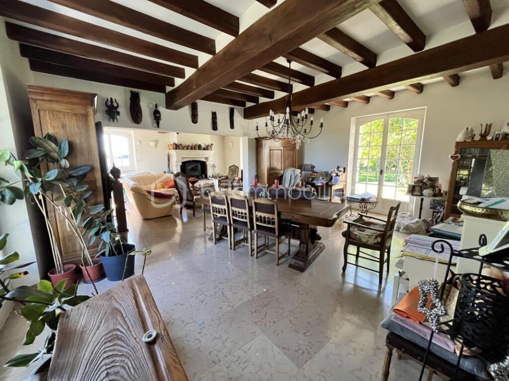 Magnifique maison de caractère sur son splendide parc arboré – 9 pièces – 6 chambres – 258 m²