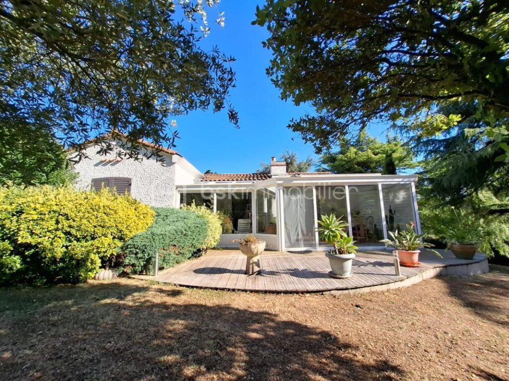 Maison de plain-pied – Quartier résidentiel à Vertou – 6 pièces – 3 chambres – 136 m²