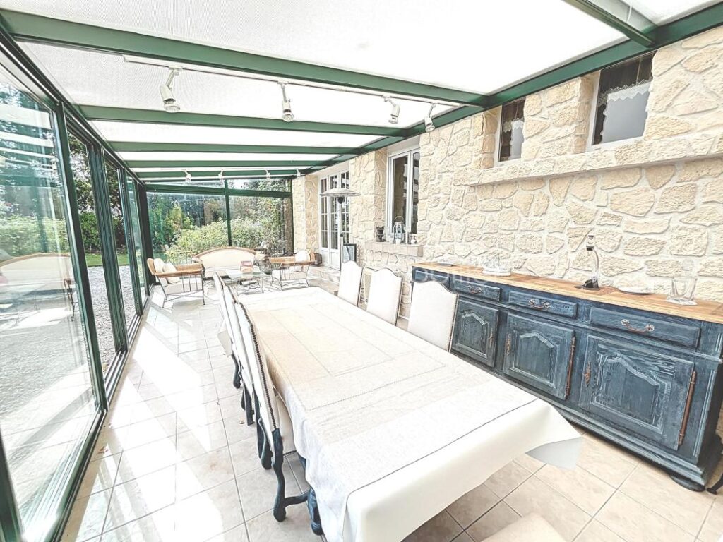 PROPRIETE DE CARACTERE – 8 pièces – 4 chambres – 210 m²