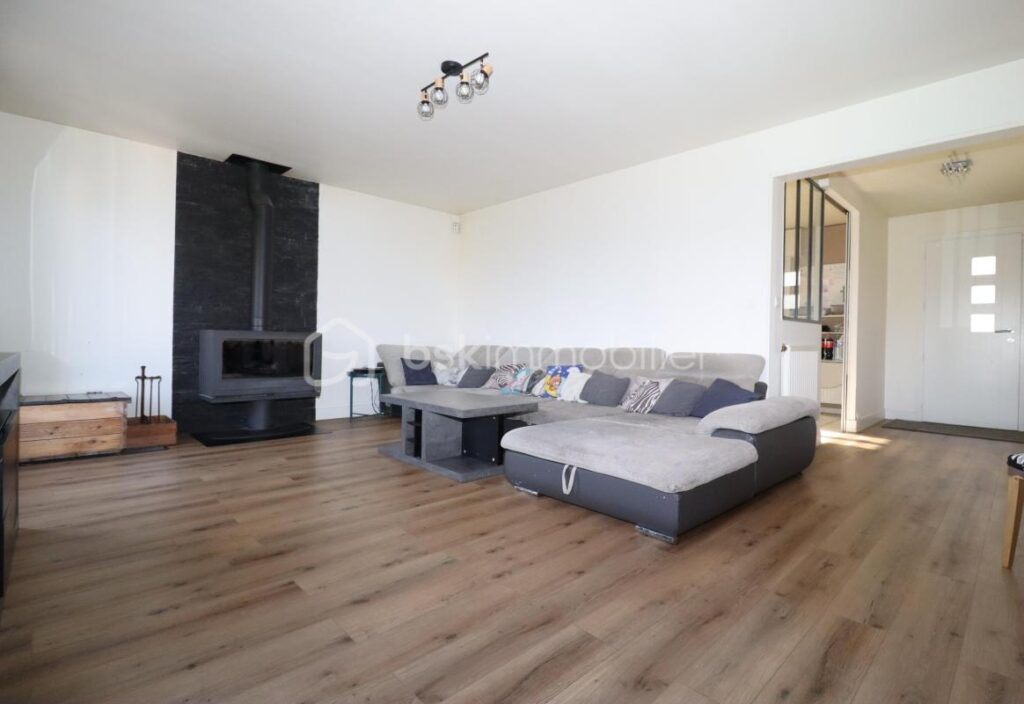 Grande maison aux beaux volumes (8 pièces 175m²) 5 ou 6 chambres avec sous-sol total (85m²) – 8 pièces – 6 chambres – 175 m²