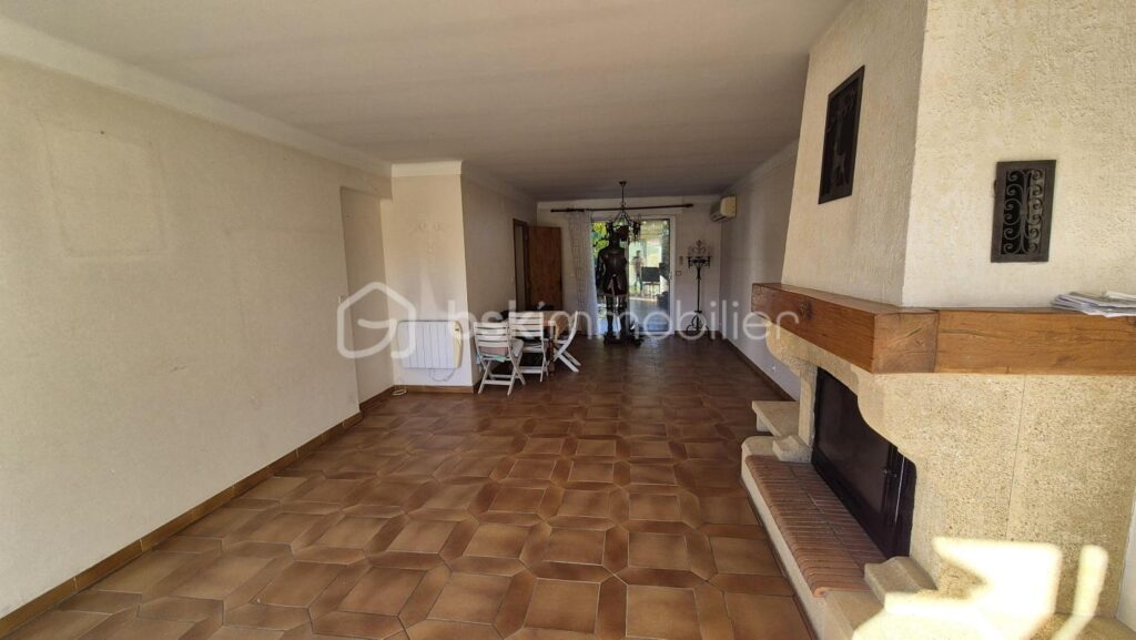 A VENDRE MAISON DEUX FACES TRAVERSANTE DE 152M² SUR TERRAIN DE 261M² A SAINT ANDRE – VUE SUR LES ALBERES – QUATRE CHAMBRES – GARAGE – CLIMATISATION REVERSIBLE – CHEMINEE – AUCUN VIS A VIS – 7 pièces – 4 chambres – 152 m²