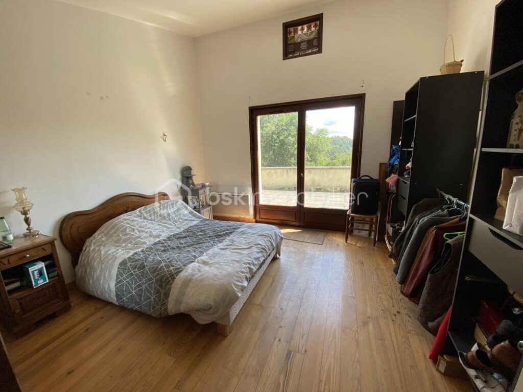 Maison – 5 pièces – 3 chambres – 194 m²