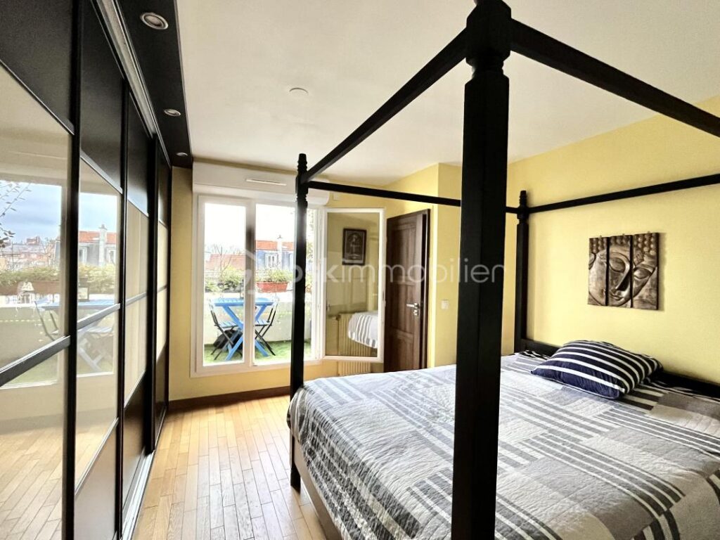 Duplex d’exception de130 m2 avec rooftop et vue Sacré-Cœur – 5 pièces – 4 chambres – 108 m²