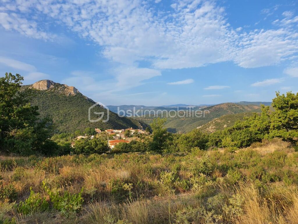 TERRAIN CONSTRUCTIBLE – VIABILISATION EN BORDURE DE TERRAIN – 1883m² – NR pièces – NR chambres – 1883 m²