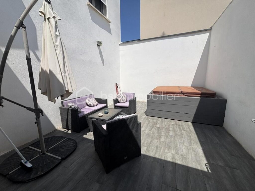 CAPISCOL – VILLA CONTEMPORAINE – 3 CHAMBRES – PISCINE – 4 pièces – 3 chambres – 130 m²