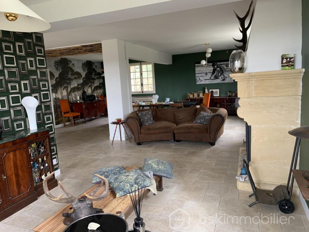 Grande maison lumineuse de 252m² – 7 pièces – 5 chambres – 252 m²