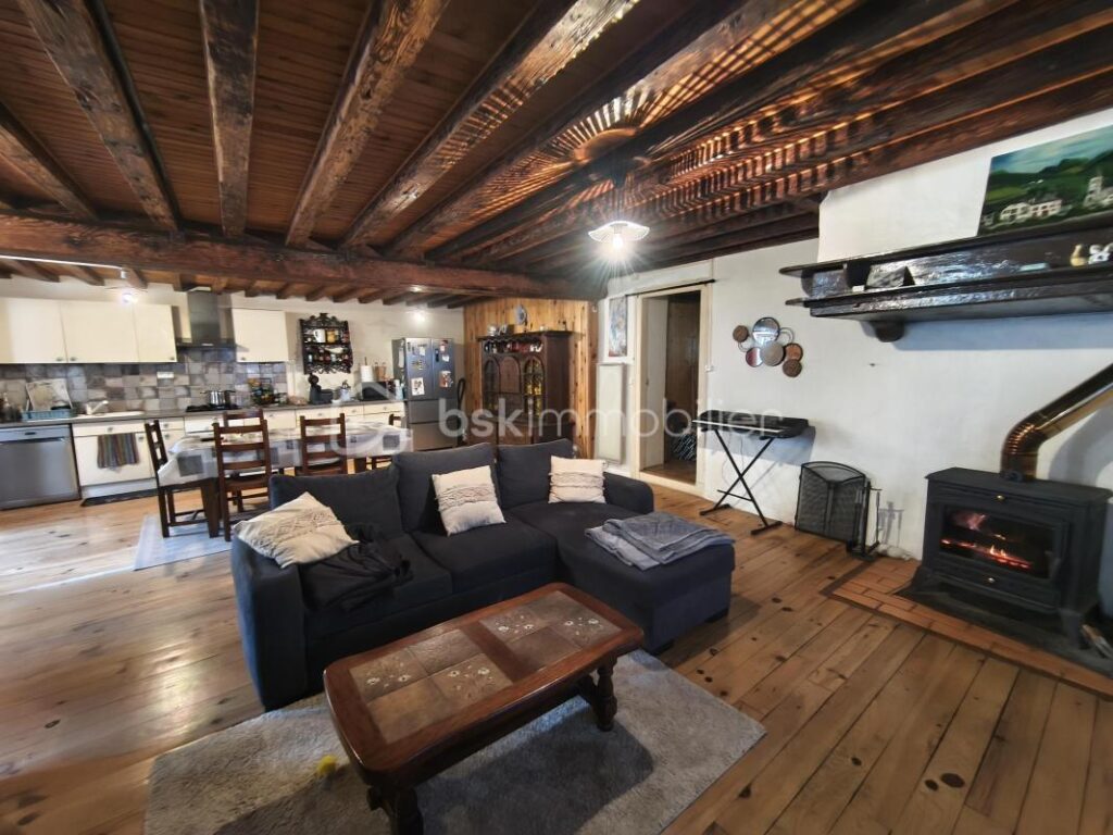 Maison individuelle, grand garage et vue imprenable – 3 pièces – 2 chambres – 110 m²