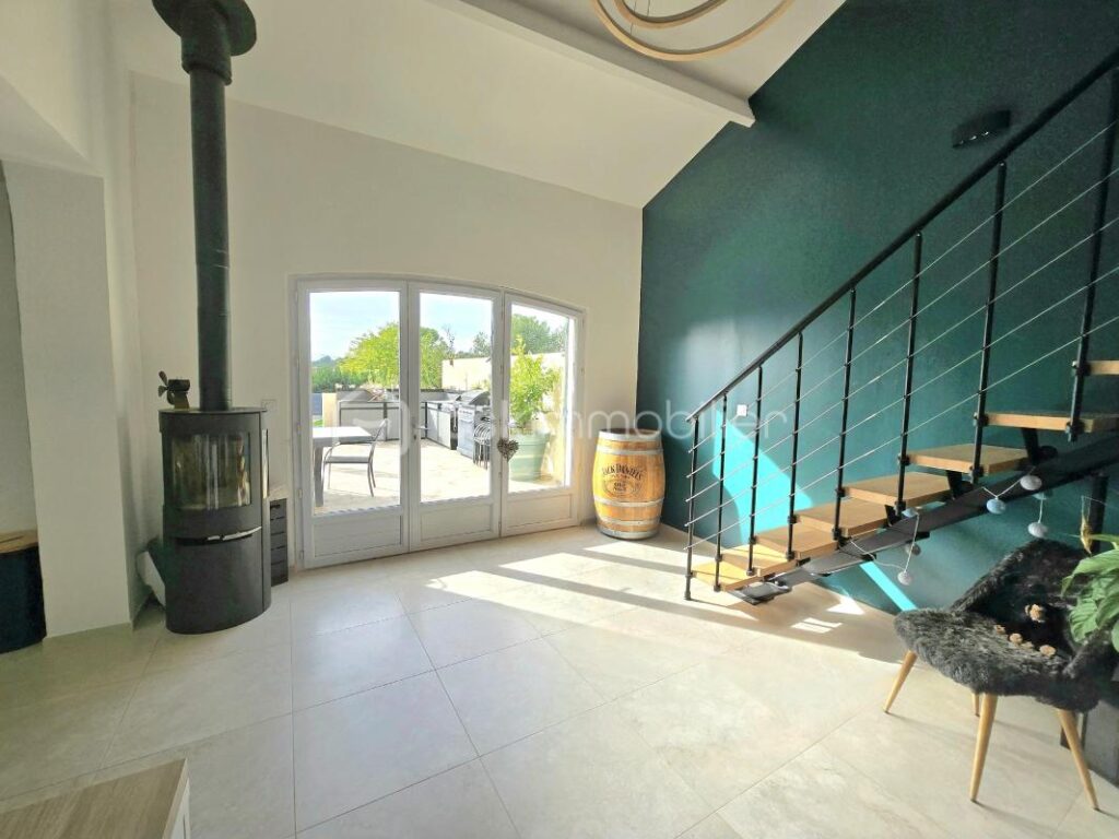 En exlusivité à Lauris jolie maison rénovée, 3 chambres, bureau, piscine – 5 pièces – 3 chambres – 140 m²