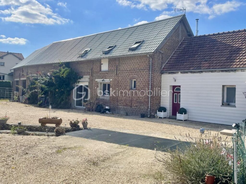 Propriété avec habitation et exploitation agricole – 3,8 ha de prairie – 7 pièces – 4 chambres – 178 m²