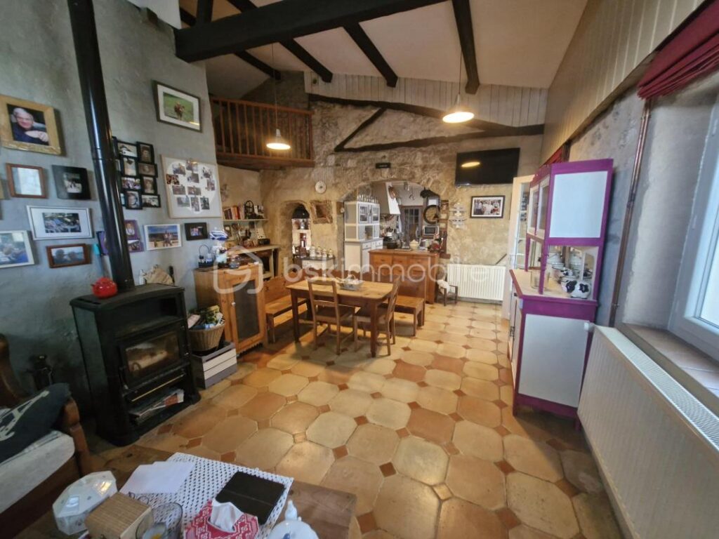 Charmante maison longère de 350m2 à Port-Sainte-Foy-et-Ponchapt – 15 pièces – 8 chambres – 350 m²