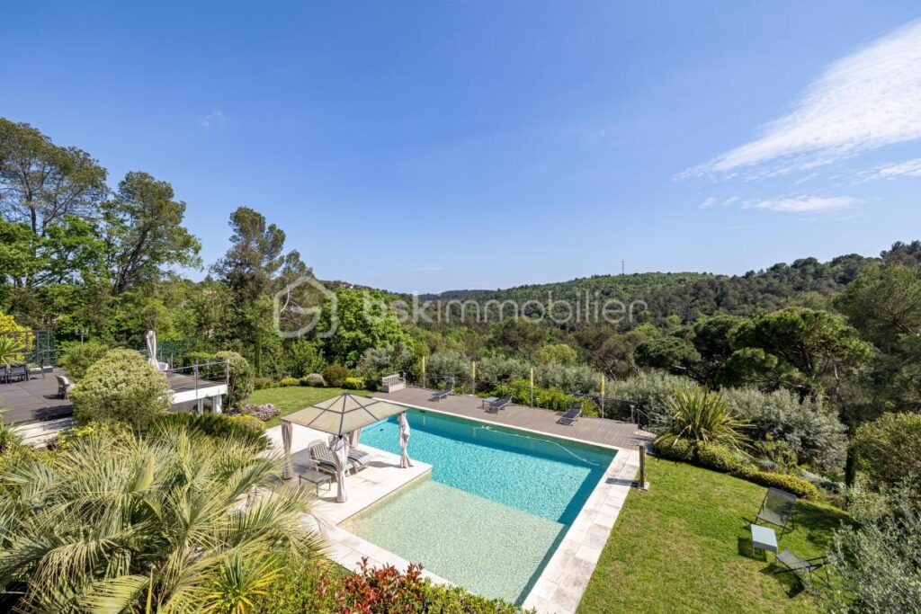 Valbonne – Villa d’exception au cœur de la nature, à pied du village – 12 pièces – 8 chambres – 518 m²