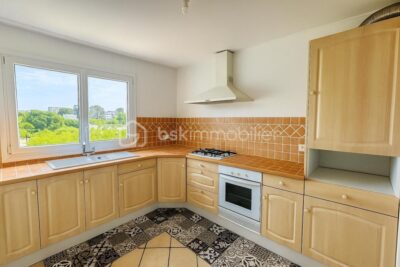 Grand appartement T4 lumineux avec balcons et vue dégagée sur Quimper – 4 pièces – 3 chambres – 85 m²