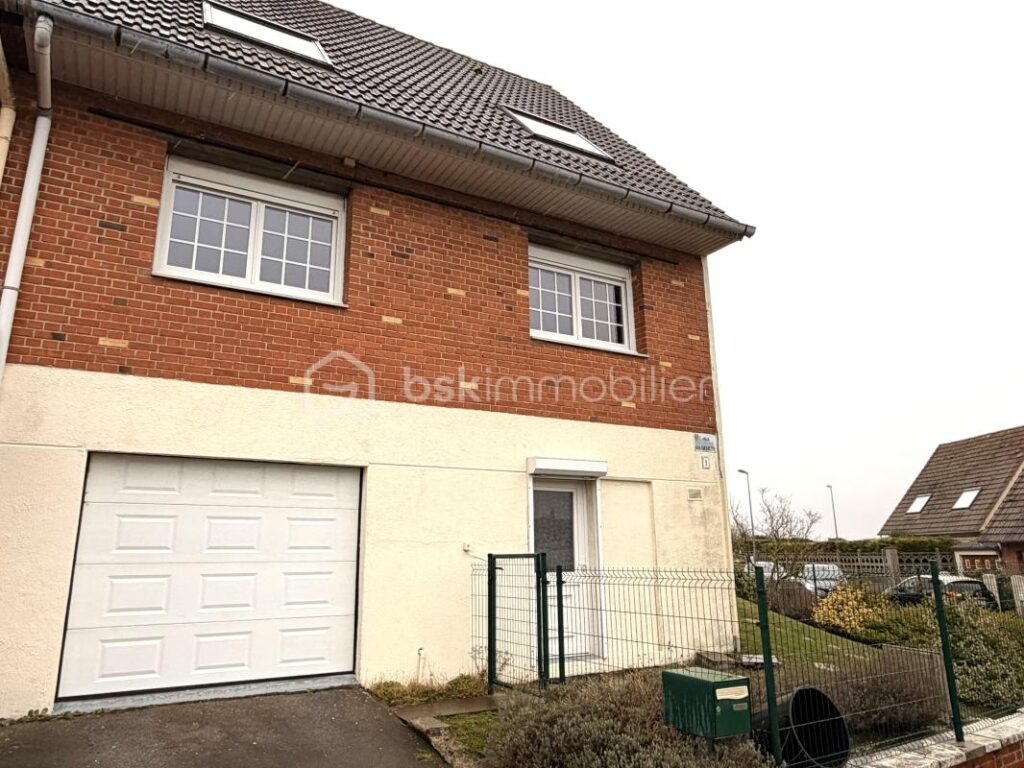 Maison semi mitoyenne avec vue dégagée à 15 min à pied de la mer – 5 pièces – 3 chambres – 119 m²